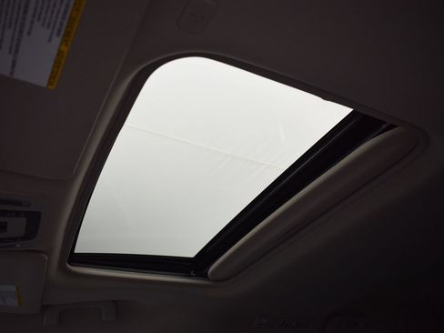 Used 2021 Toyota Sienna XLE FWD image 21