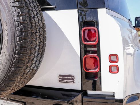 Used 2023 Land Rover Defender 90 X-Dynamic SE image 95