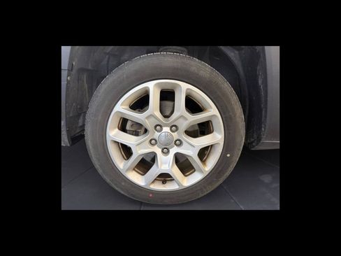 Used 2018 Jeep Renegade Latitude w/ Cold Weather Group AWD/4WD image 10