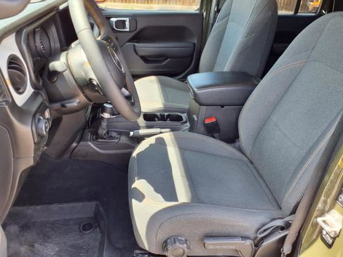 Used 2024 Jeep Gladiator Sport image 26