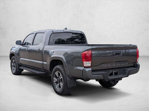 Used 2017 Toyota Tacoma TRD Sport AWD/4WD image 7