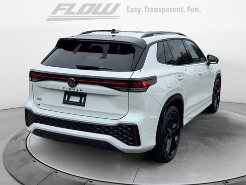 New 2025 Volkswagen Tiguan SE R-Line image 6