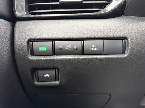 Used 2025 Nissan Sentra SV image 22