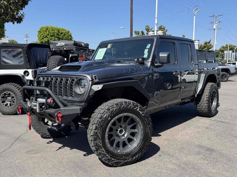 Used 2024 Jeep Gladiator Sport AWD/4WD image 1