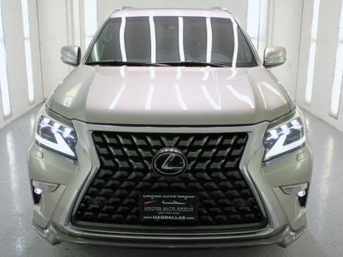 Used 2022 Lexus GX 460 Premium w/ Accessory Package AWD/4WD image 3