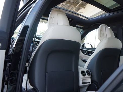 Used 2024 Mercedes-Benz GLC 300 4MATIC image 31