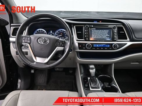 Used 2016 Toyota Highlander Limited AWD/4WD image 11