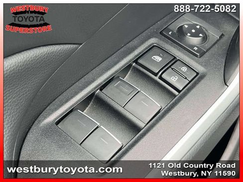Used 2025 Toyota RAV4 XLE AWD/4WD image 20