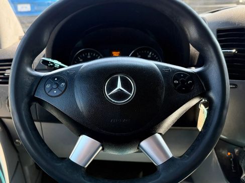 Used 2015 Mercedes-Benz Sprinter 2500 image 12