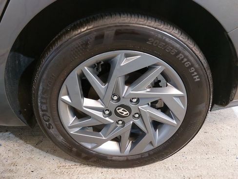 Certified 2025 Hyundai Elantra Hybrid FWD image 35
