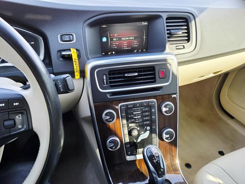 Used 2015 Volvo S60 T5 Premier w/ Convenience Package image 28