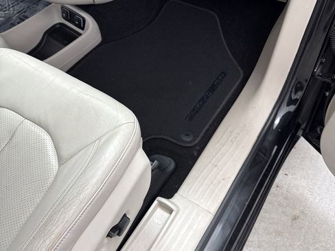 Used 2017 Chrysler Pacifica Touring-L Plus w/ Tire & Wheel Group image 28