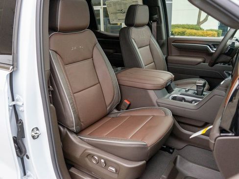 Used 2026 GMC Sierra 1500 Denali AWD/4WD image 9