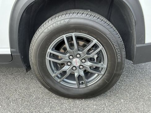 Used 2025 GMC Acadia Elevation image 25