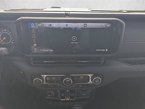 Used 2025 Jeep Gladiator Sport AWD/4WD image 11