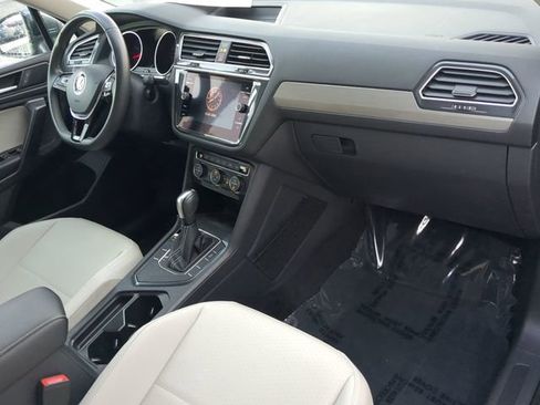 Certified 2021 Volkswagen Tiguan SE image 11