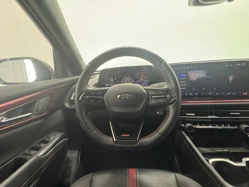 Used 2025 Chevrolet Traverse RS w/ LPO, Floor Liner Package FWD image 22