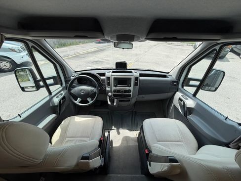Used 2015 Mercedes-Benz Sprinter 3500 image 34