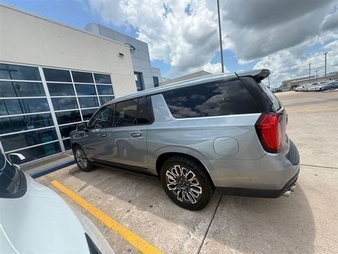 Used 2023 GMC Yukon XL Denali Ultimate AWD/4WD image 9