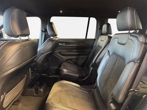 Used 2023 Jeep Grand Cherokee L Laredo image 24