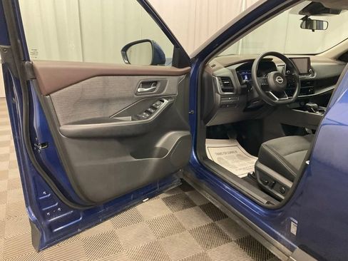 Used 2023 Nissan Rogue SV image 7