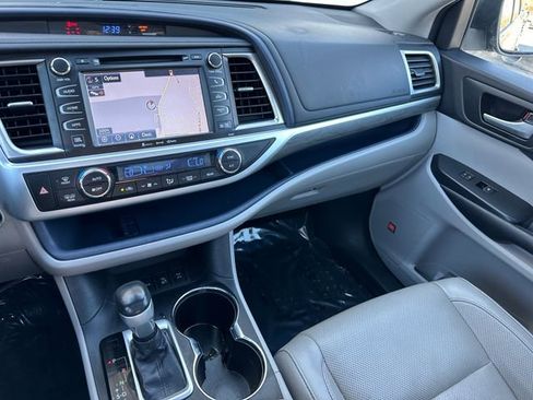 Used 2018 Toyota Highlander Limited image 35