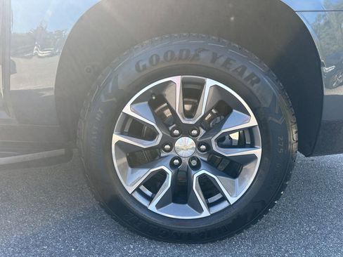 Used 2021 Chevrolet Suburban LT w/ LT Signature Package image 16