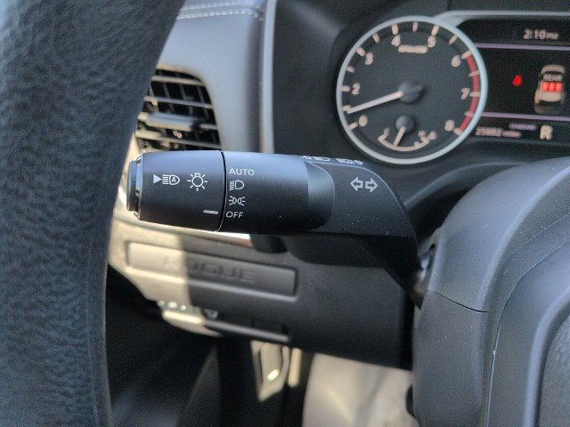 Used 2025 Nissan Rogue S FWD image 25