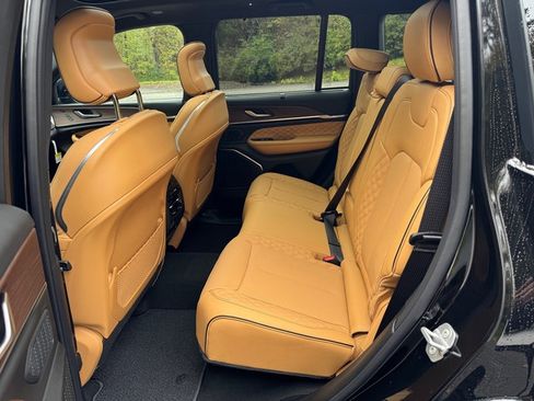 New 2025 Jeep Grand Cherokee Summit w/ Luxury Tech Group V image 16