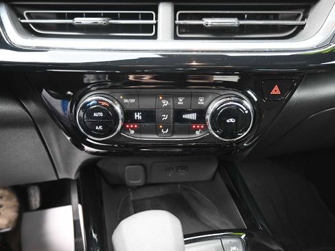 Used 2024 Chevrolet Trax RS w/ Sunroof Package image 9