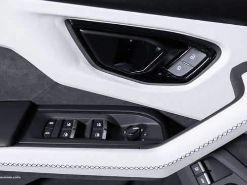 New 2025 Lamborghini Urus SE image 21