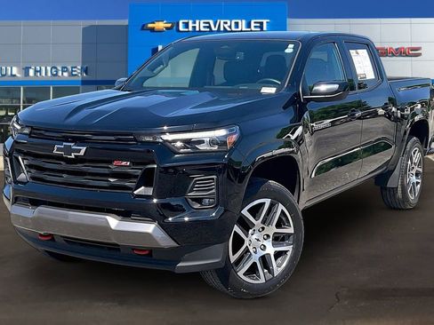Used 2023 Chevrolet Colorado Z71 w/ Z71 Convenience Package 2 AWD/4WD image 3