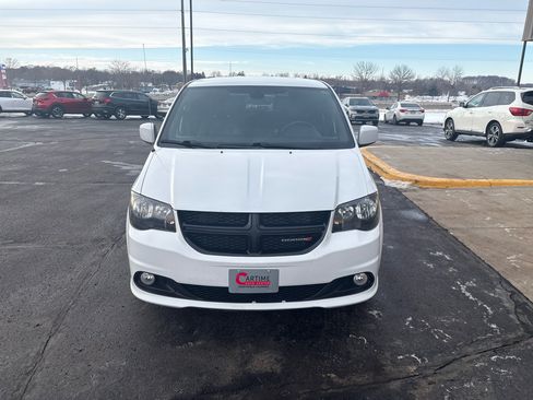 Used 2019 Dodge Grand Caravan SXT w/ Blacktop Package image 3