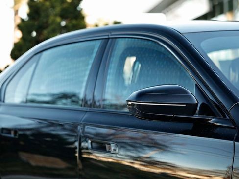 New 2026 BMW 740i w/ Executive Package image 3