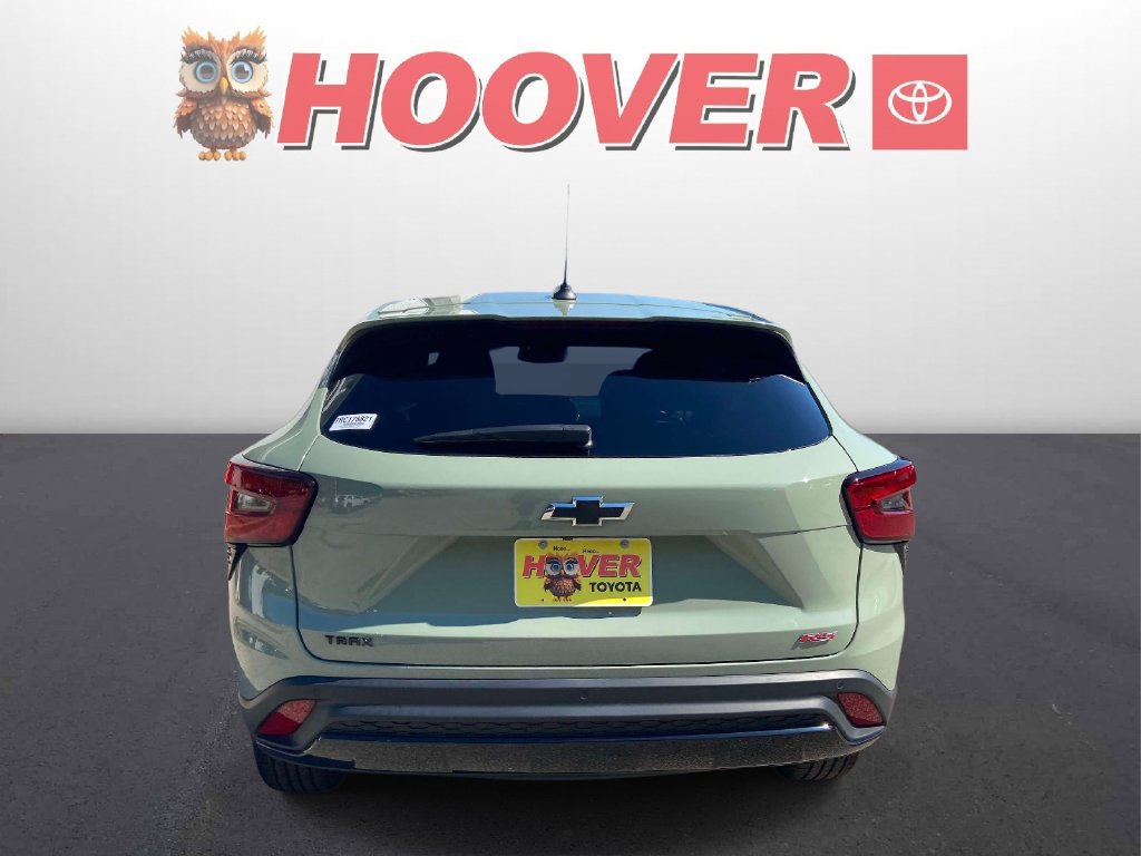Used 2024 Chevrolet Trax RS w/ Driver Confidence Package FWD image 3