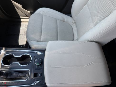 Used 2022 Chevrolet Traverse LS AWD/4WD image 14