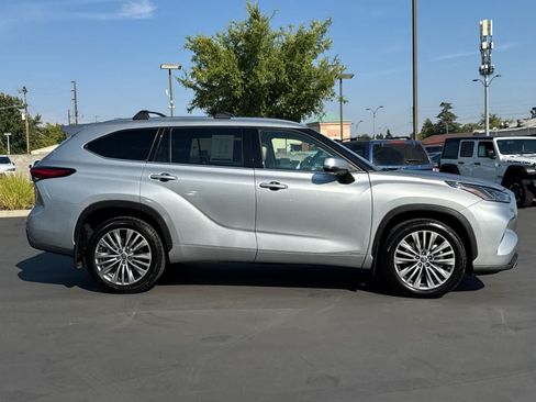 Used 2022 Toyota Highlander Platinum AWD/4WD image 6