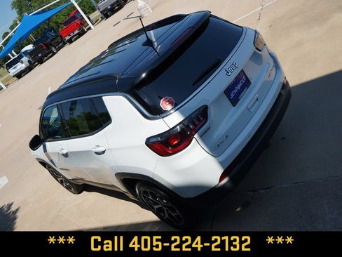 Used 2025 Jeep Compass Limited AWD/4WD image 15