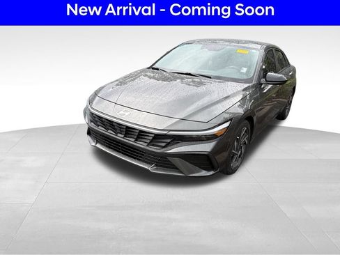 Used 2025 Hyundai Elantra Sport FWD image 2