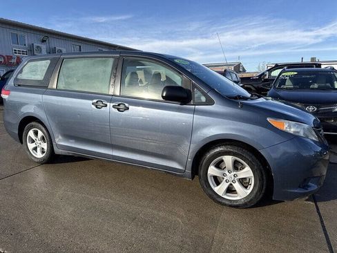 Used 2014 Toyota Sienna L image 10