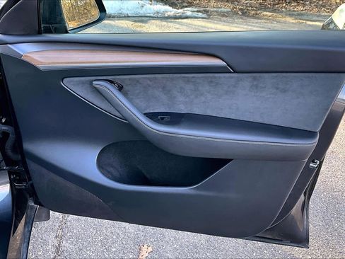 Used 2024 Tesla Model Y Performance image 21