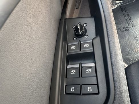 Used 2022 Audi e-tron Premium image 33