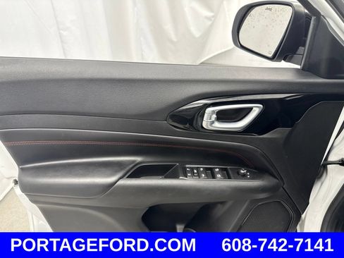 Used 2022 Jeep Compass Trailhawk w/ Sun and Sound Group AWD/4WD image 12