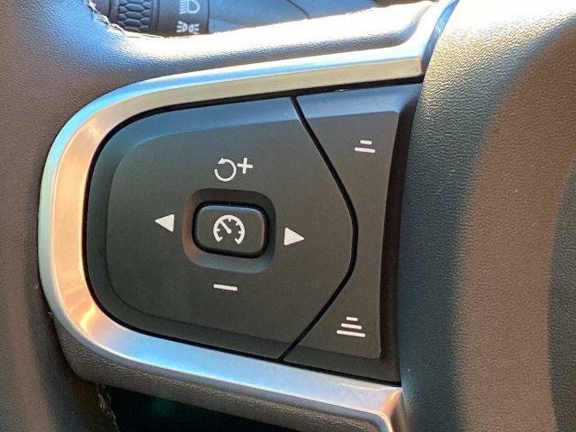 Used 2022 Volvo XC60 B5 Momentum w/ Advanced Package FWD image 19