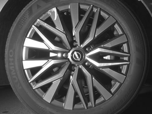 Used 2025 Nissan Altima 2.5 SV image 13