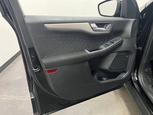 Used 2020 Ford Escape SE FWD image 12