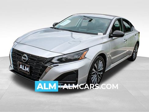 Used 2024 Nissan Altima 2.5 SV FWD image 1