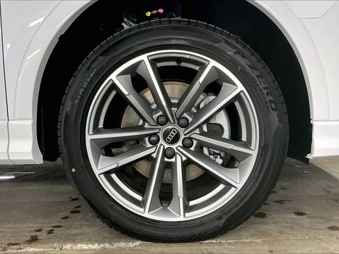 Certified 2025 Audi Q3 2.0T Premium w/ Black Optic Sport Package image 12