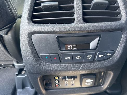 Used 2018 Honda Pilot Touring image 16