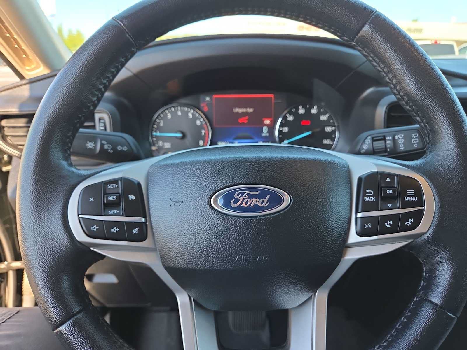 Used 2023 Ford Explorer XLT AWD/4WD image 23